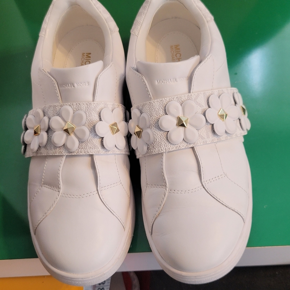 ❗️MICHAEL Michael Kors White Floral-Accent Slip-On Sneakers ❗️